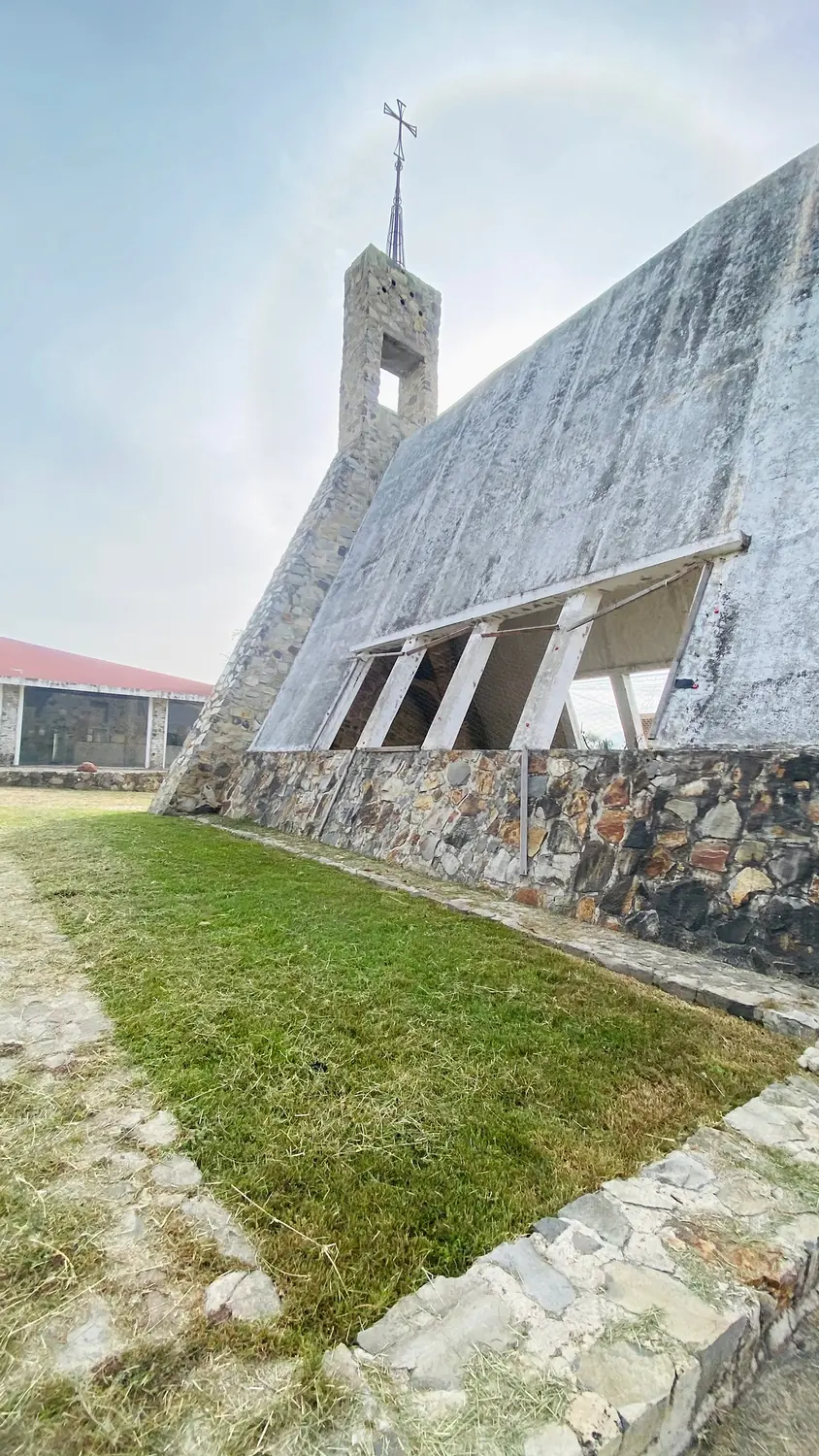 Capilla del predio vista de costado