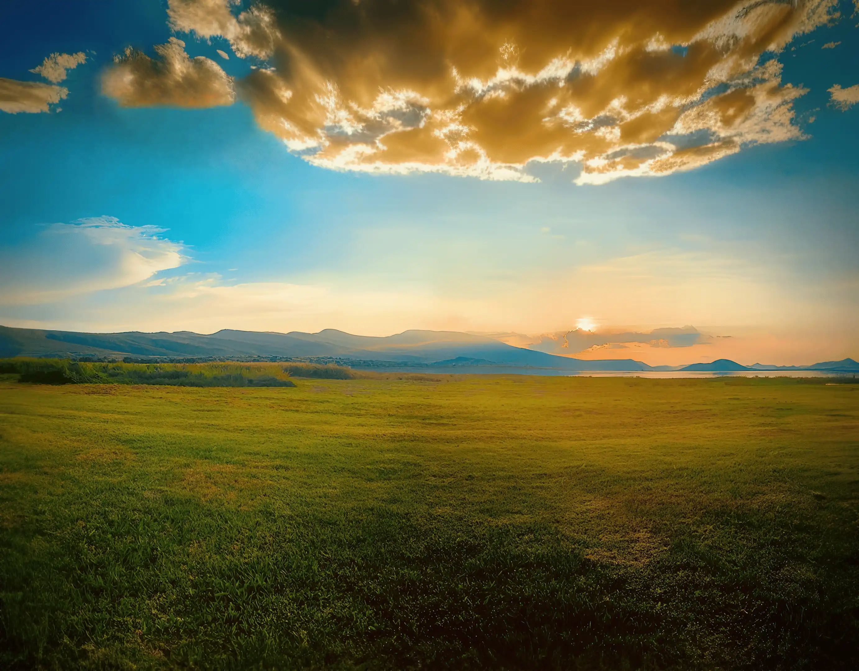 Atardecer sobre la ribera de la laguna de Cajititlán